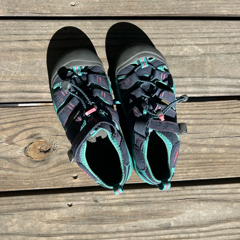 Keen Newport H2 Kids Black and Teal Closed-Toe Outdoor Sandals